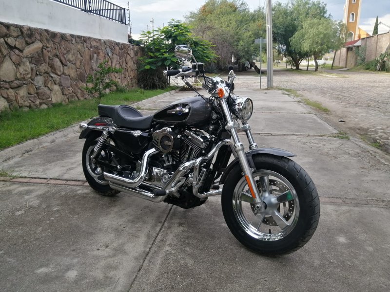 Harley Davidson - Sportster Custom