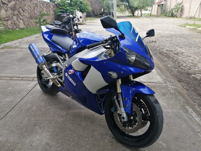 Yamaha - R1